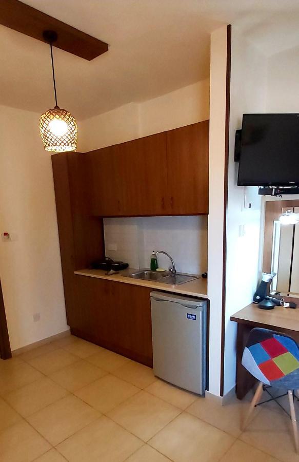 Lakis Court Apartment Larnaca Bagian luar foto