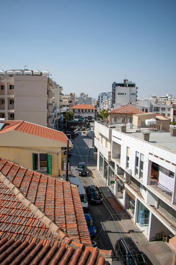 Lakis Court Apartment Larnaca Bagian luar foto
